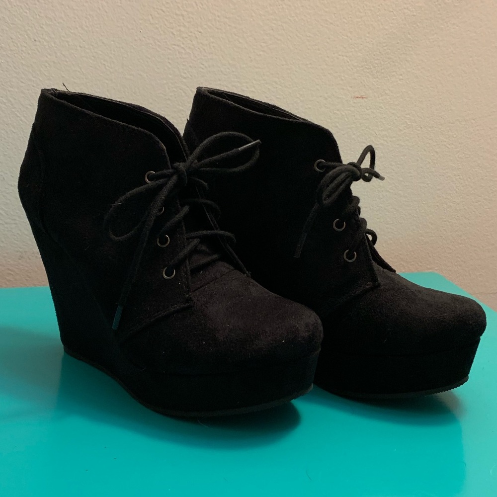 Soda Black Laceup Platform Wedge Size 7